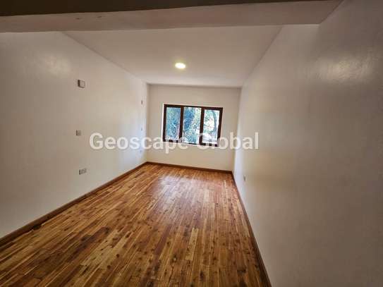 4 Bed House with En Suite in Spring Valley image 19
