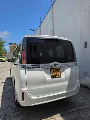 TOYOTA VOXY si 2 wheel 2017model image 1