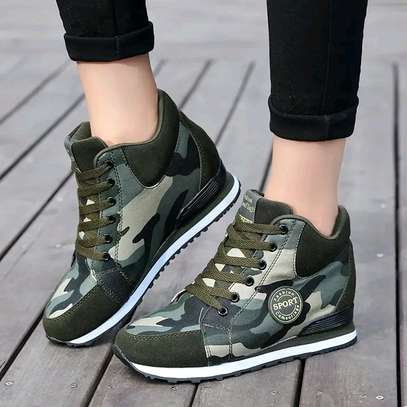 Women Camouflage sneakers image 2