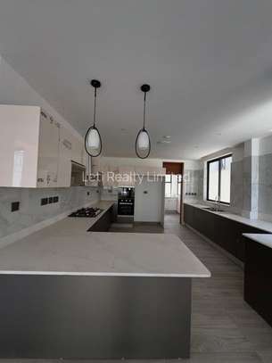 5 Bed Townhouse with En Suite in Lavington image 3