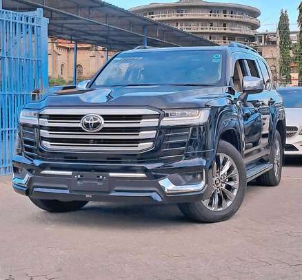 Toyota Land cruiser ZX V8 LC300 2023 image 12