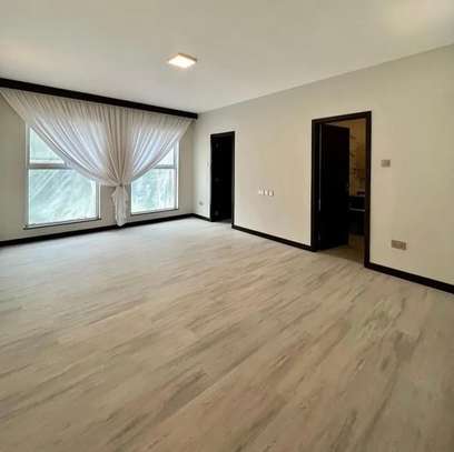 3 Bed Apartment with En Suite in Riverside image 17