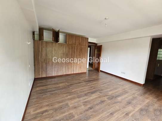 4 Bed Townhouse with En Suite in Riverside image 7