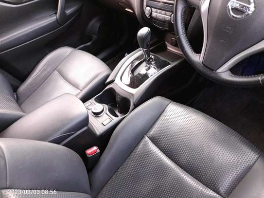 Nissan Xtrail pearl white image 10