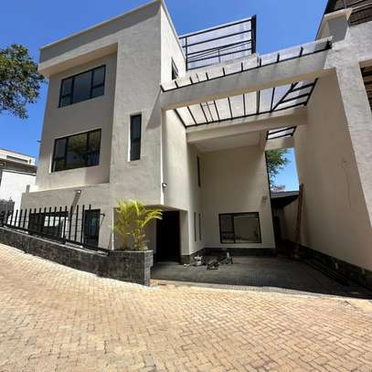 5 Bed Townhouse with En Suite in Lavington image 1