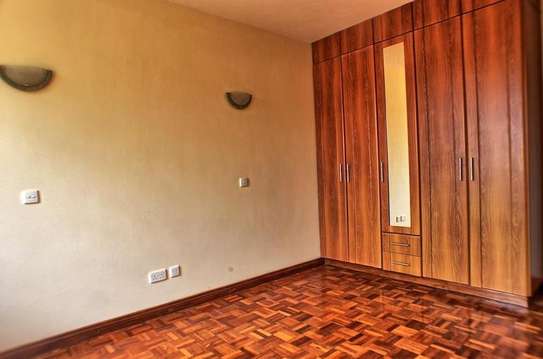 3 Bed Apartment with En Suite at Rhapta Rd image 8