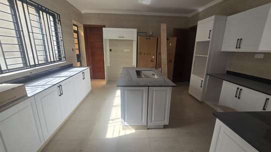 4 Bed House with En Suite in Lavington image 7