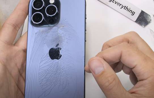 We buy broken phones. Dead ones/not in use image 3