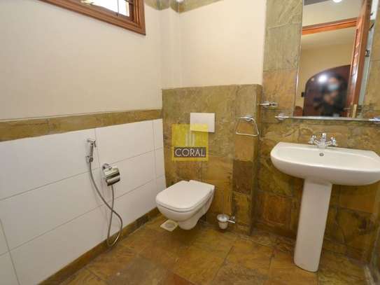 4 Bed Apartment with En Suite in Riverside image 29