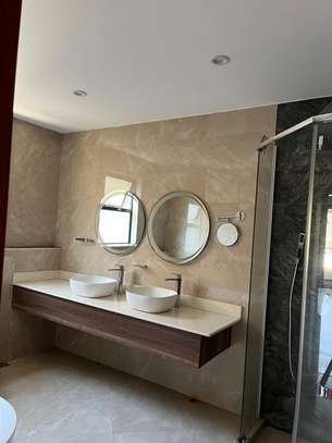 5 bedroom plus DSQ for rent in Lavington image 4