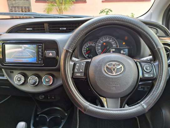 Toyota Vitz Silver 1300cc 2018 image 9