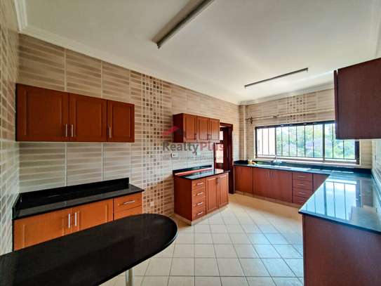 3 Bed Apartment with En Suite in Brookside image 27