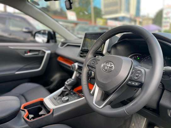 2019 Toyota RAV4 image 6