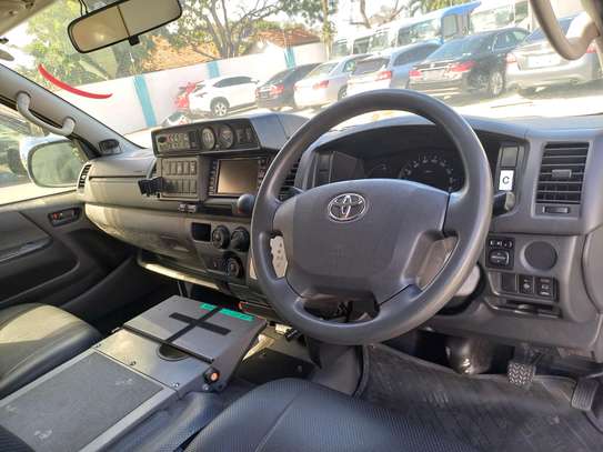 Toyota hiace ambulance image 5