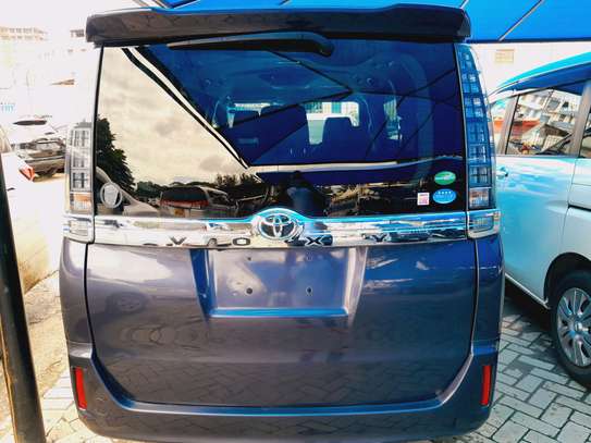 Toyota Voxy 2016 2wd 8seater image 8