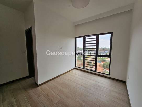 3 Bed Apartment with En Suite in Rosslyn image 5