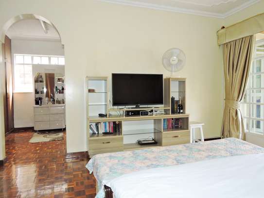 5 Bed Townhouse with En Suite at Riverside Drive image 5