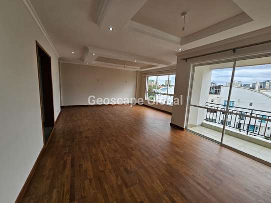 3 Bed Apartment with En Suite in Riverside image 16