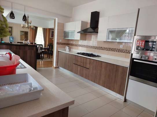 5 Bed Townhouse with En Suite in Ridgeways image 8