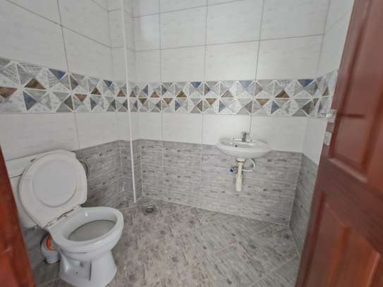 3 Bed Apartment with En Suite in General Mathenge image 16
