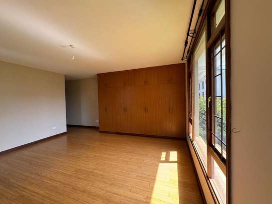 3 Bed Apartment with En Suite in Riverside image 18