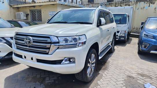 Toyota land Cruiser ZX V8 sunroof white 2018 image 2