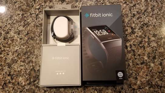 Fitbit Ionic image 2