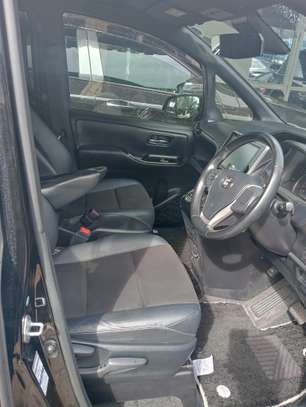 Toyota Noah image 1