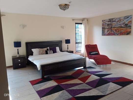 5 Bed Villa with En Suite in Runda image 8