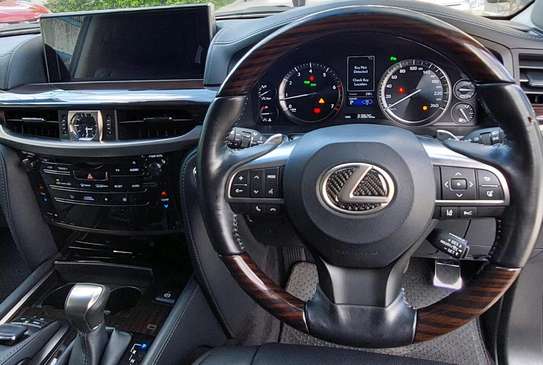 Lexus LX 570 2017 image 4