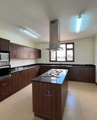 3 Bed Apartment with En Suite at Riverside Drive image 20