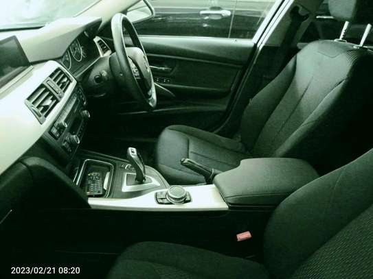 BMW 320i black image 4