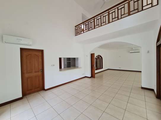 4 Bed Villa with En Suite in Nyali Area image 10