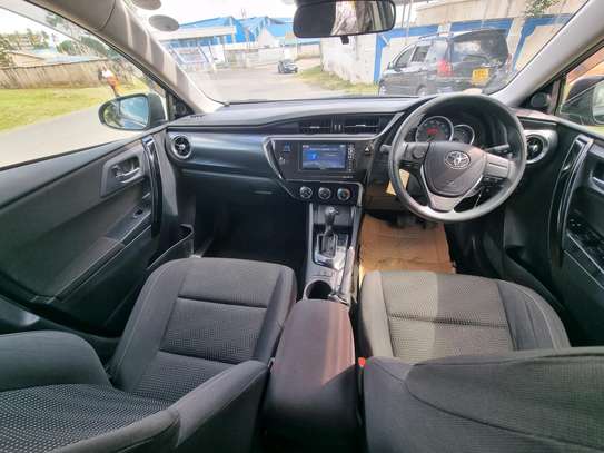Toyota Auris in mint condition image 1