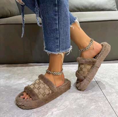 Gucci sales fuzzy slippers