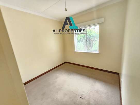 600 ft² Commercial Property with Parking in Lavington image 9