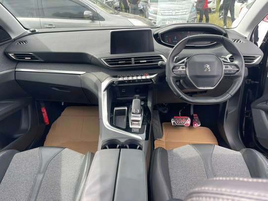 Make Peugeot 5008 Black Color 2019 model. image 10