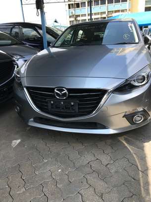 Mazda Axela image 2