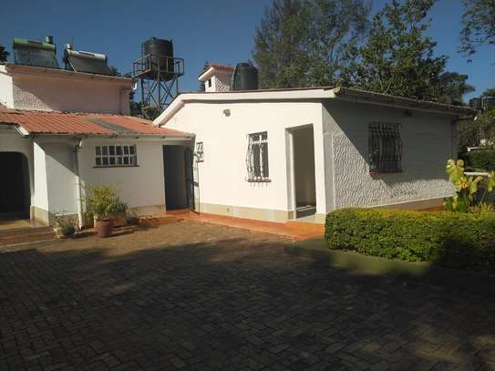 4 Bed House with En Suite in Lake View image 4
