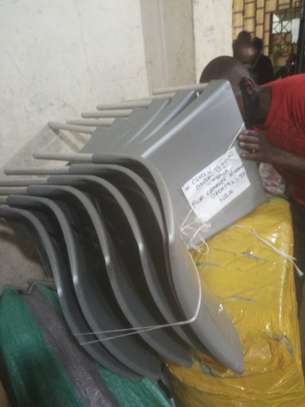 PLASTIC OFFICE CHAIRS image 5