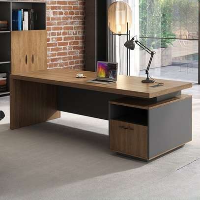 Office Desk: Imported Executive Modern Luxury Office Desk image 3