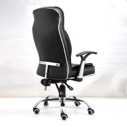 Office chair with a leather finishing image 1