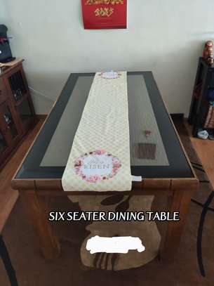 Six seater dining set on quick sale image 3