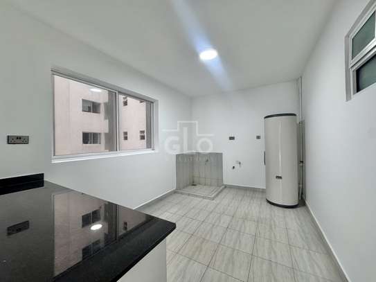 4 Bed Apartment with En Suite in Parklands image 16