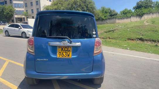 Toyota Ractis image 3