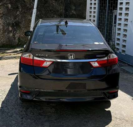 Honda Grace image 2