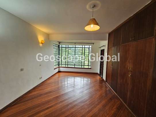 4 Bed House with En Suite in Rosslyn image 5