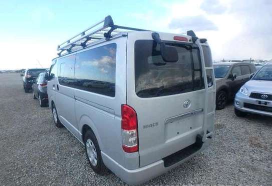 TOYOTA HIACE AUTO DIESEL NEW IMPORT. image 4