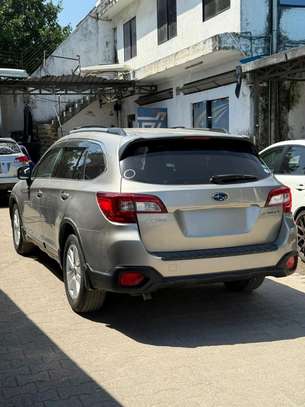 SUBARU OUTBACK image 4