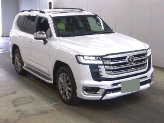 2021 Toyota land cruiser V8 300 diesel image 6